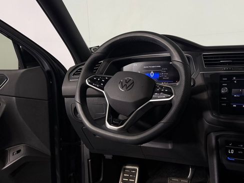 Used 2024 Volkswagen Tiguan SE R-Line image 12