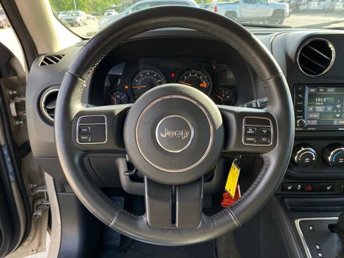Used 2016 Jeep Patriot Latitude AWD/4WD image 13