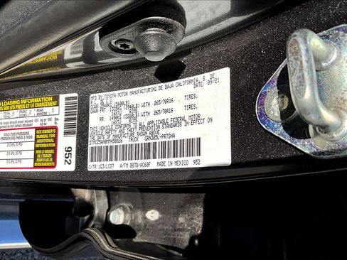 Used 2021 Toyota Tacoma TRD Off-Road image 4