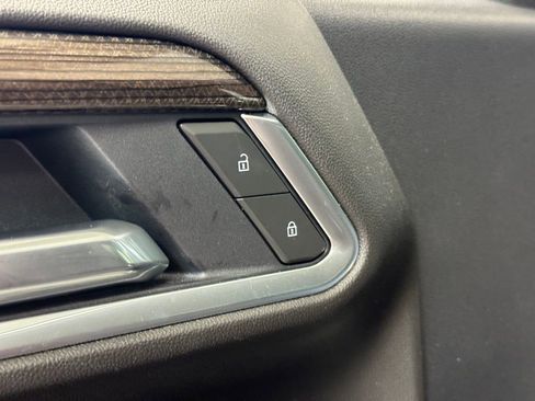 Used 2025 Chevrolet Silverado 1500 LT AWD/4WD image 10