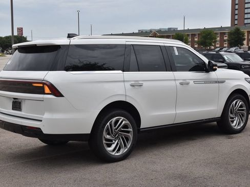 New 2026 Lincoln Navigator Reserve AWD/4WD image 6