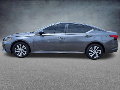 Used 2024 Nissan Altima 2.5 S FWD image 13