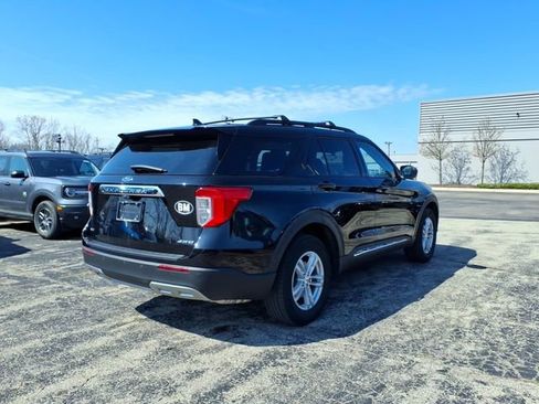 Used 2023 Ford Explorer XLT w/ Equipment Group 202A image 5