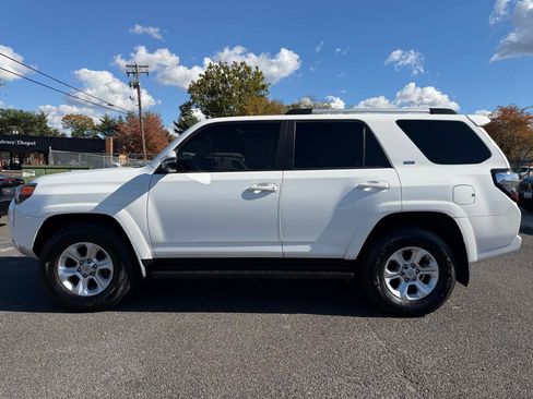 Used 2020 Toyota 4Runner SR5 Premium w/ Moonroof Package AWD/4WD image 8