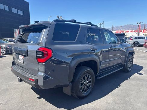 Used 2025 Toyota 4Runner SR5 AWD/4WD image 4