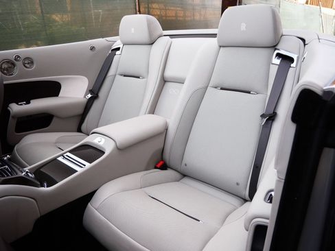 Used 2019 Rolls-Royce Dawn RWD image 8