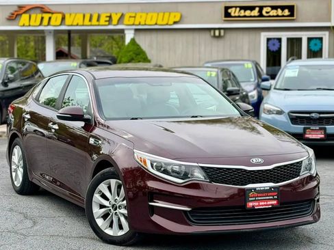 Used 2018 Kia Optima LX w/ 17" Alloy Wheels Package FWD image 1