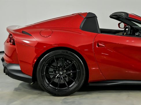 Used 2021 Ferrari 812 GTS image 13