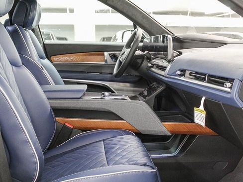 Used 2026 Cadillac Vistiq Premium Luxury image 19