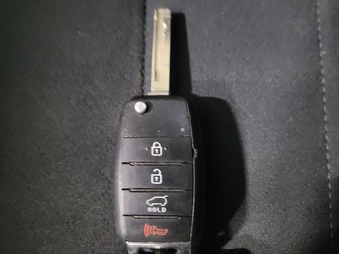 Used 2018 Kia Sorento LX image 32