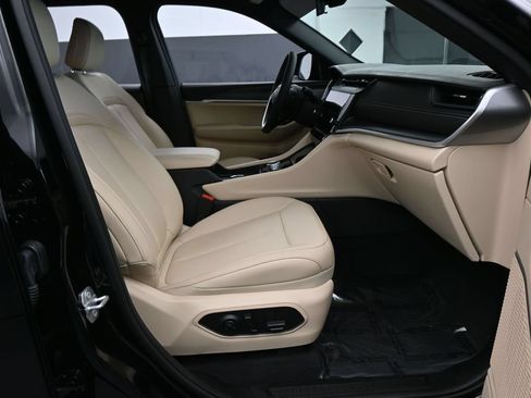 Used 2026 Jeep Grand Cherokee Limited RWD image 41