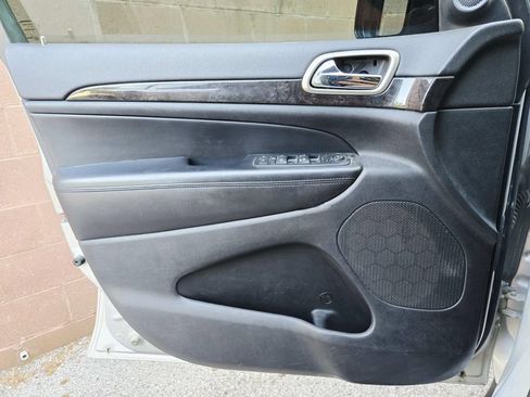 Used 2012 Jeep Grand Cherokee Laredo AWD/4WD image 19