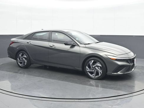 Used 2025 Hyundai Elantra Sport FWD image 8