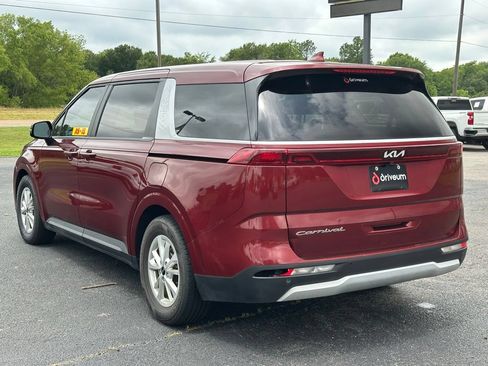 Used 2022 Kia Carnival LX FWD image 7