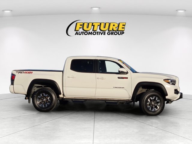 Certified 2023 Toyota Tacoma TRD Off-Road w/ TRD Premium Off Road Package AWD/4WD image 4