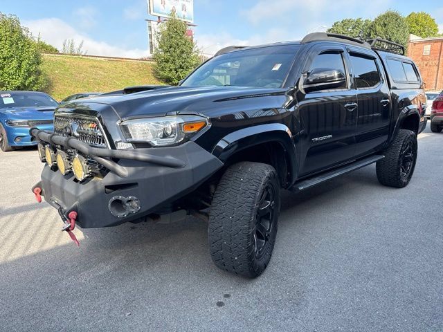 Used 2017 Toyota Tacoma TRD Sport w/ Tow Package (A/T) AWD/4WD image 5