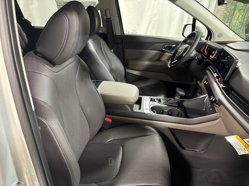 New 2026 Kia Carnival EX FWD image 25