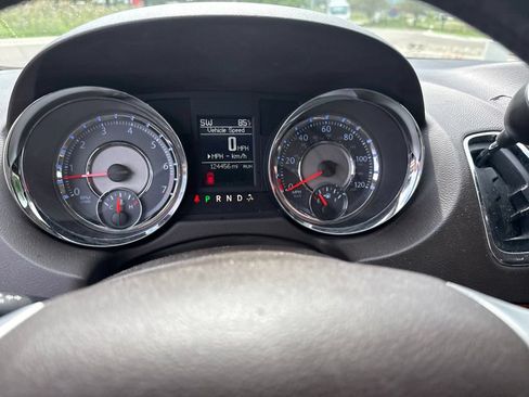 Used 2016 Chrysler Town & Country Touring-L FWD image 6