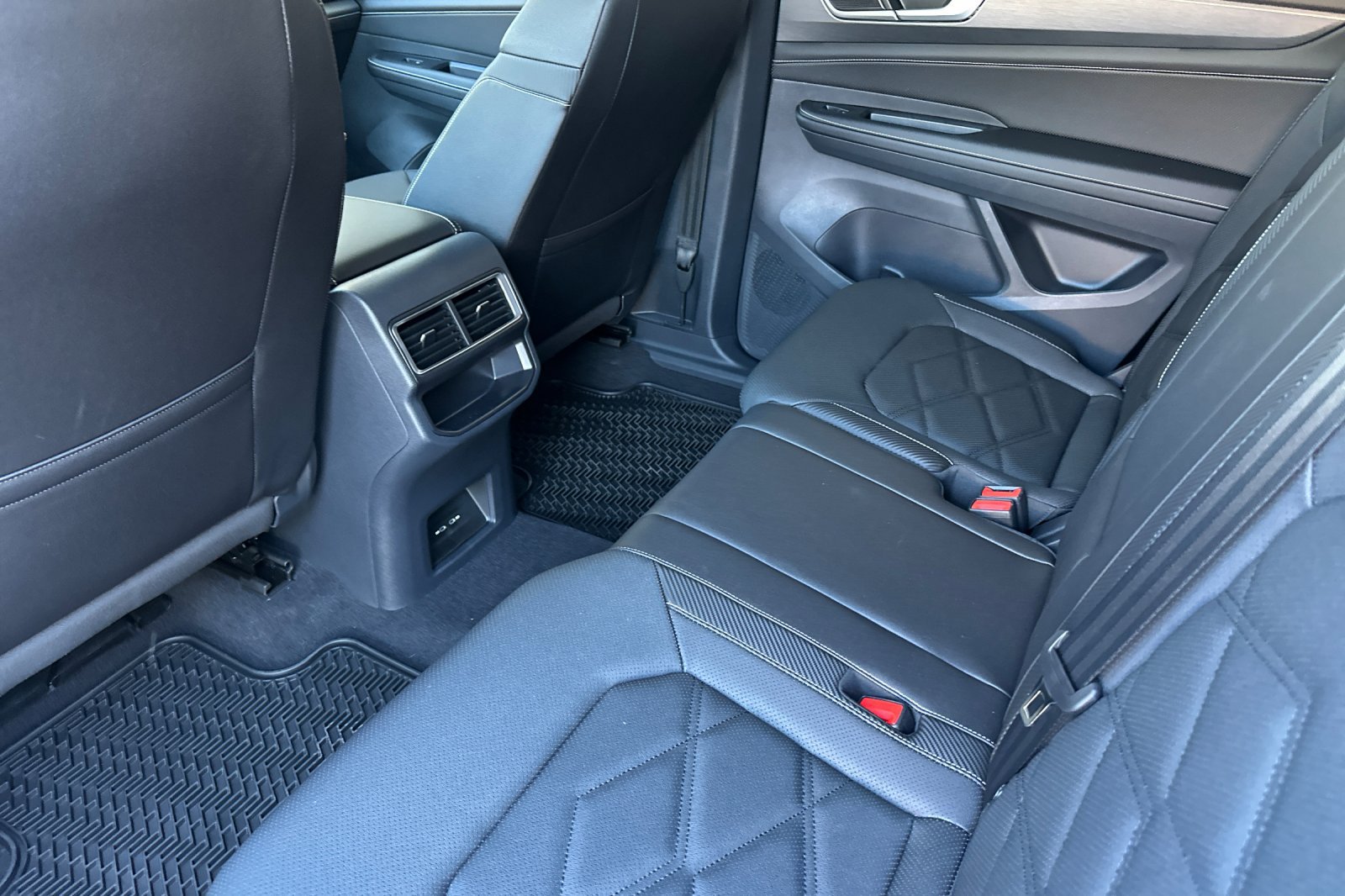 Used 2026 Volkswagen Atlas Cross Sport SE FWD image 12