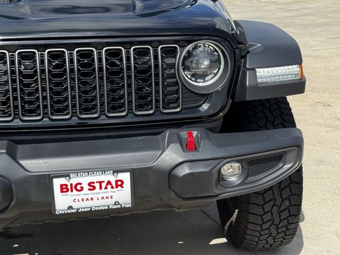 Used 2024 Jeep Wrangler Unlimited Rubicon AWD/4WD image 5
