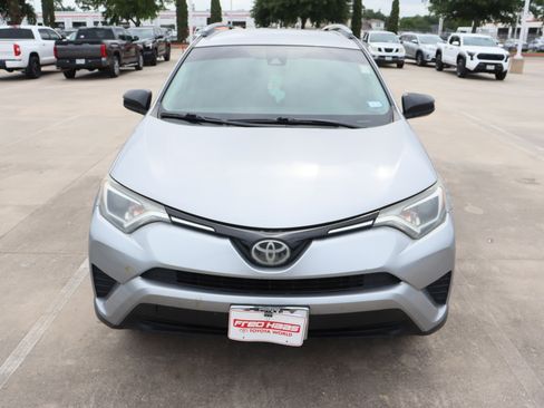 Used 2017 Toyota RAV4 LE FWD image 4