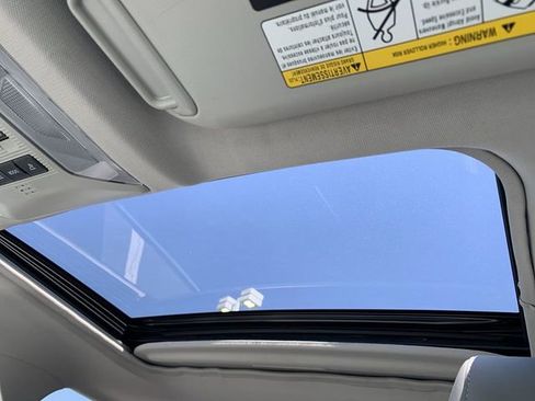 Used 2020 Toyota RAV4 XLE Premium FWD image 29