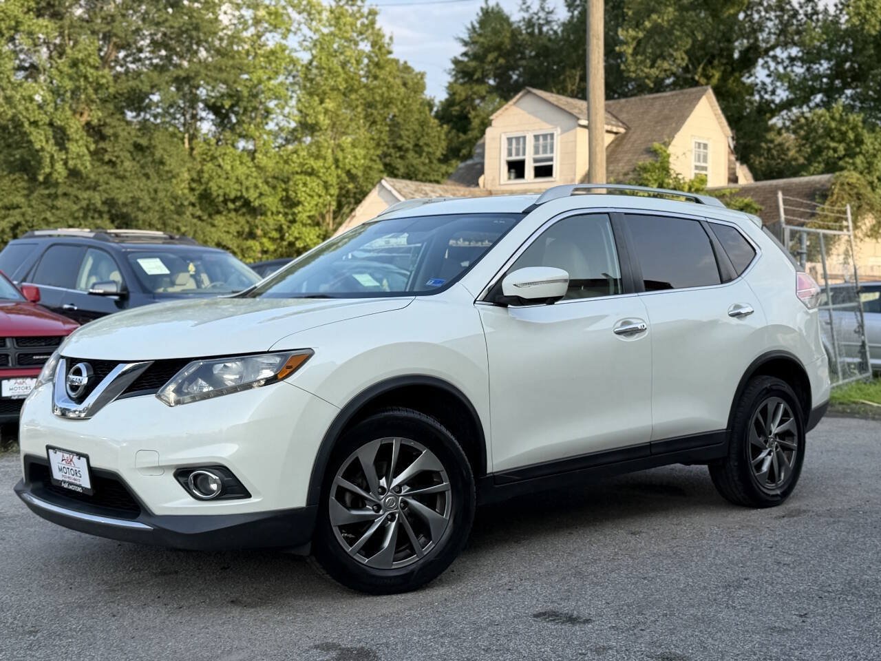 Used 2015 Nissan Rogue SL AWD/4WD image 2