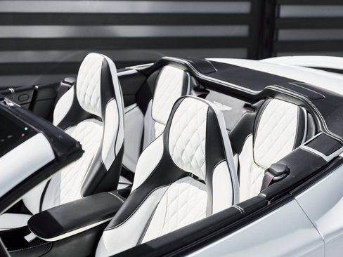 Used 2017 Aston Martin Vanquish S image 20