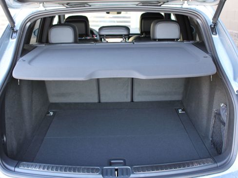 New 2026 Porsche Macan image 23