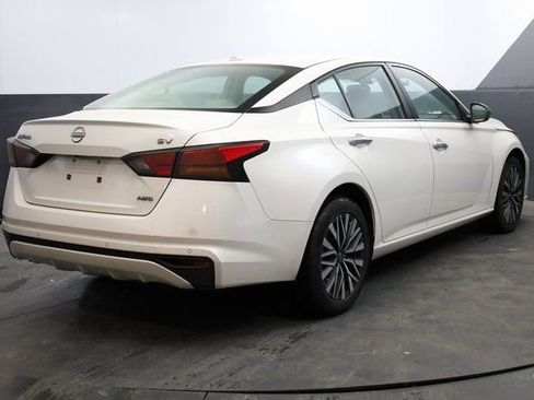 Used 2024 Nissan Altima 2.5 SV AWD/4WD image 4