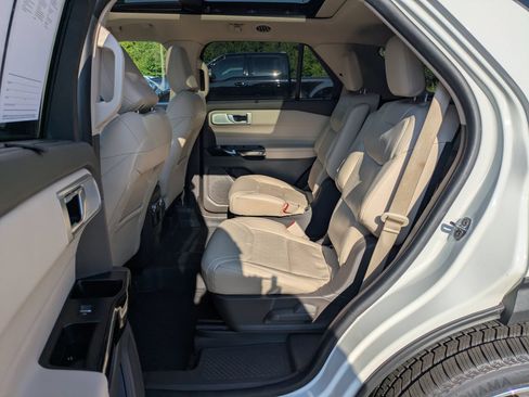 Certified 2023 Ford Explorer Platinum w/ Technology Package AWD/4WD image 30