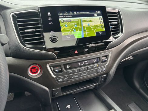 Used 2025 Honda Passport TrailSport image 17