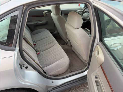 Used 2004 Chevrolet Impala image 8
