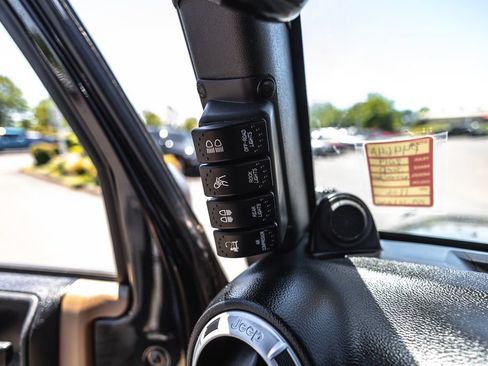 Used 2014 Jeep Wrangler Unlimited Rubicon w/ Max Tow Package AWD/4WD image 23