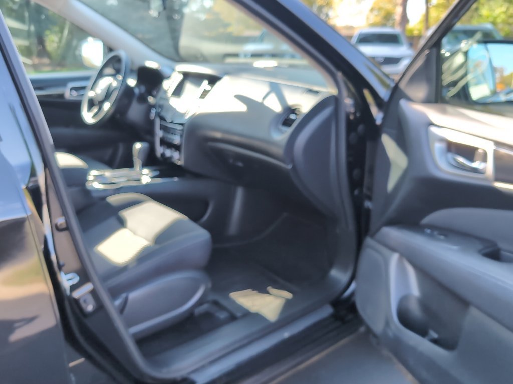 Used 2017 Nissan Pathfinder S AWD/4WD image 7
