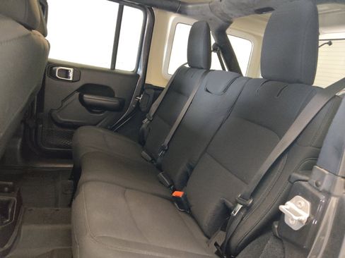Used 2019 Jeep Wrangler Unlimited Sport S AWD/4WD image 18