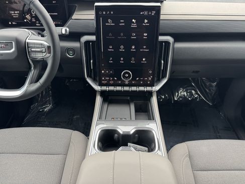 New 2025 GMC Acadia Elevation image 26