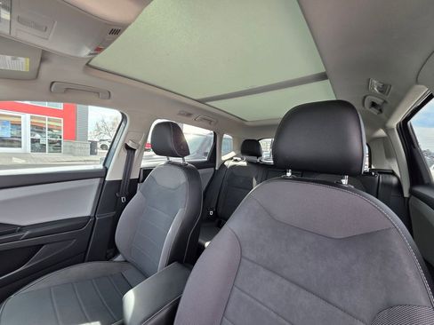 Used 2022 Volkswagen Taos SE image 11