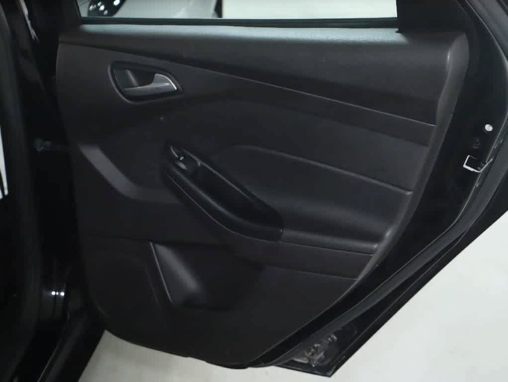 Used 2017 Ford Focus SE FWD image 29
