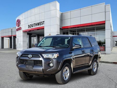 Used 2022 Toyota 4Runner SR5 Premium image 2