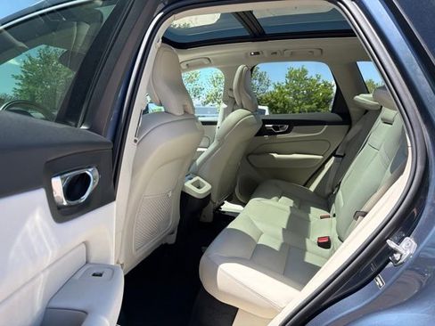 Used 2019 Volvo XC60 T5 Momentum w/ Multimedia Package AWD/4WD image 15