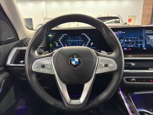 Used 2023 BMW X7 xDrive40i w/ Premium Package AWD/4WD image 39