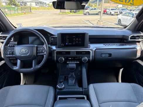 Used 2025 Toyota Tacoma SR5 AWD/4WD image 15