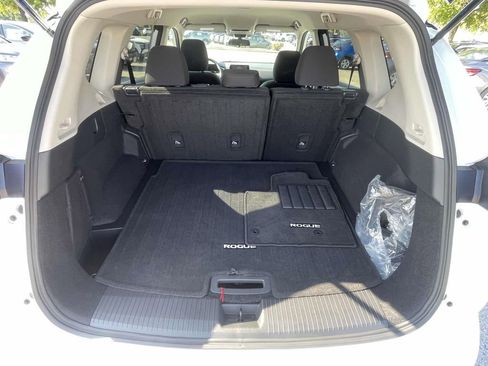 Used 2025 Nissan Rogue S image 9