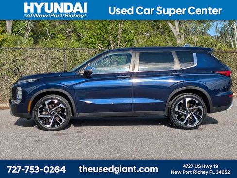 Used 2022 Mitsubishi Outlander SE image 2
