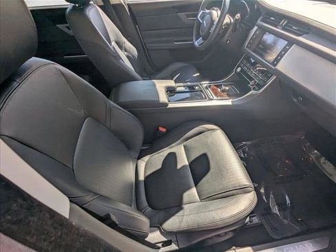 Used 2018 Jaguar XF Prestige image 22