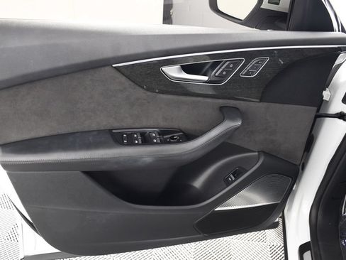 Used 2019 Audi Q8 Prestige w/ Luxury Package AWD/4WD image 14