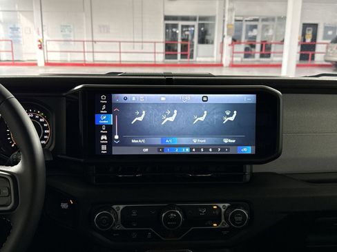 Used 2025 Jeep Wrangler Unlimited Sport AWD/4WD image 20