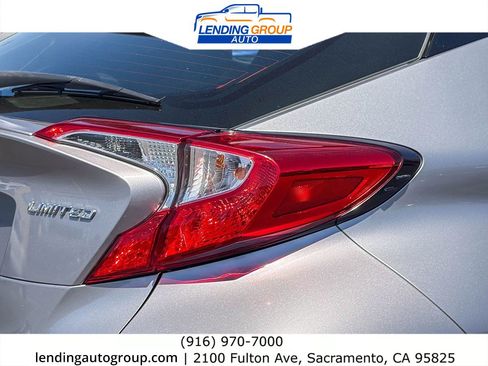 Used 2019 Toyota C-HR Limited FWD image 8