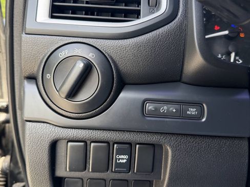 Used 2017 Nissan Titan S RWD image 15
